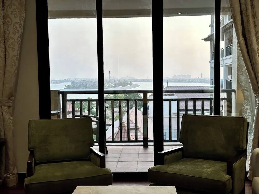 Lux BnB I Palm Jumeirah Resort I Palm Views