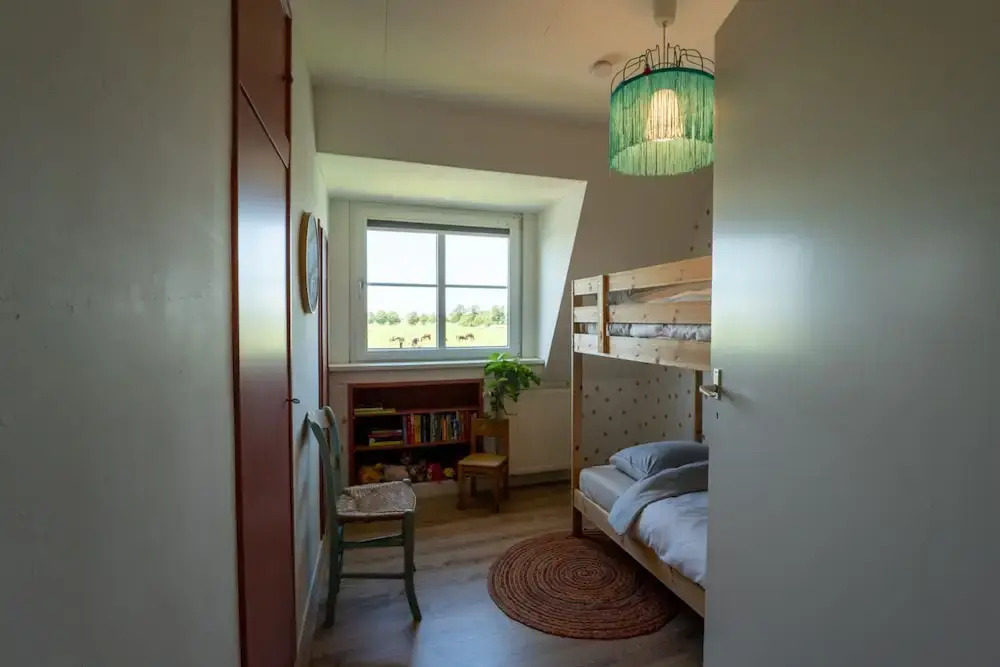 Het Voorhuis van de Oude Boerderij aan de Friese Meren met Eigen Steiger
