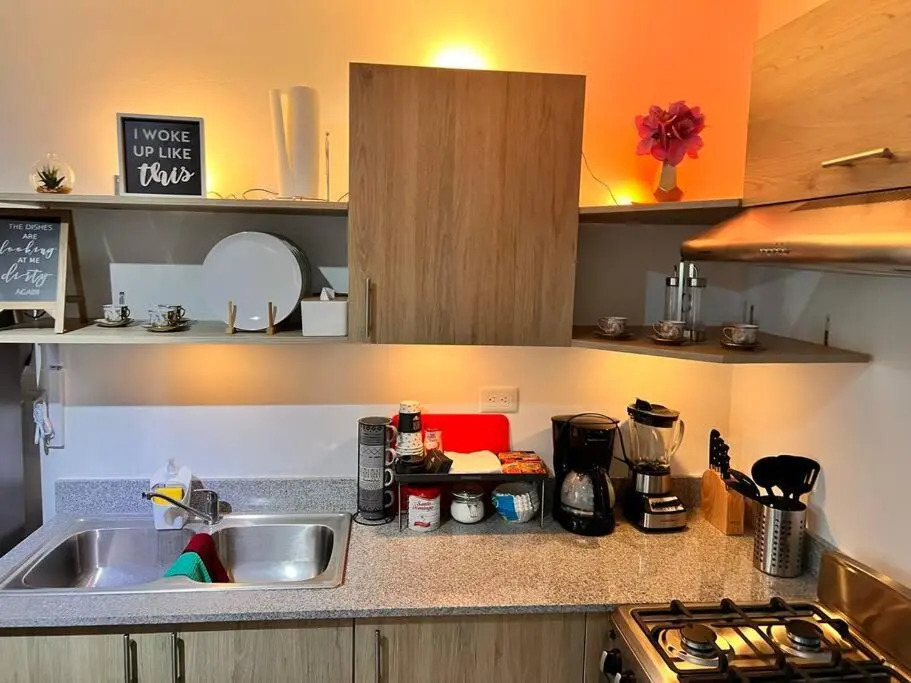 Lovely 3 Bedroom Condo Near Downtown And Foodies