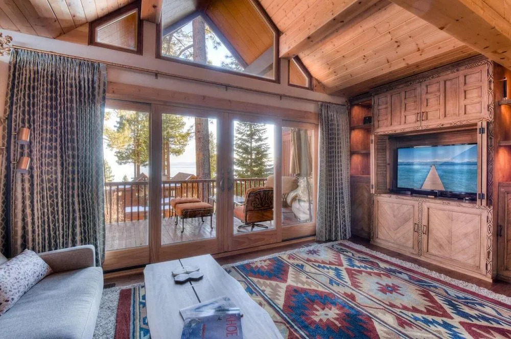 Crystal Shores Villa Lake Views & Hiking