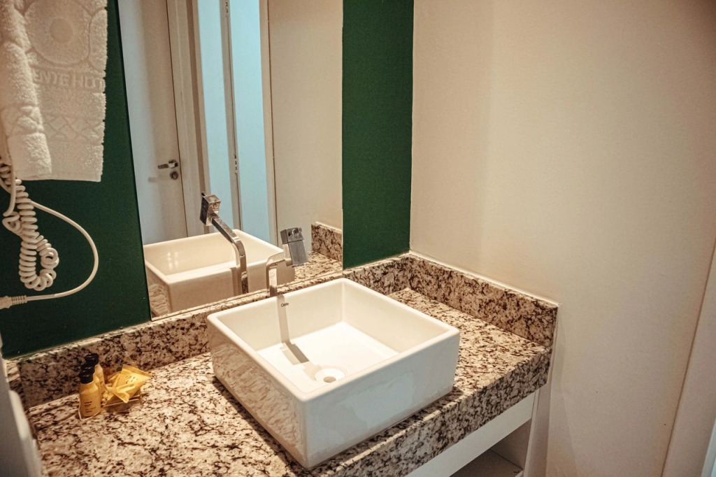 Lagoa Quente Hotel