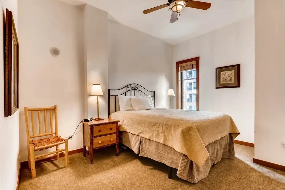 Perfectly Placed 2 Bedroom Vacation Rental in Historic Downtown Breckenridge with Access to Hot Tub and Pool