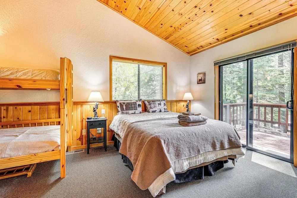 Blue Lake Mountain Retreat w/ Lake & Pool Access