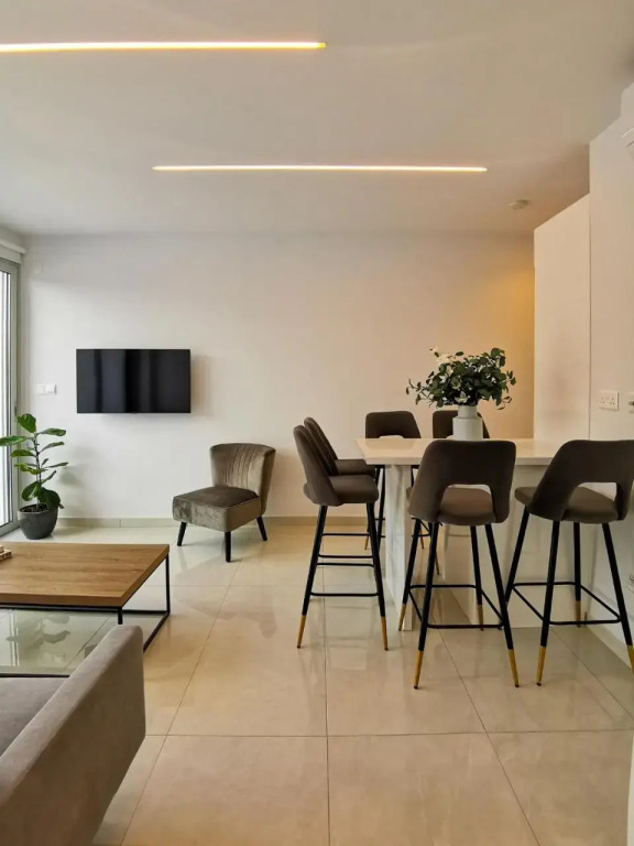 Phaedrus Living - Seaside Executive Flat Harbour 203