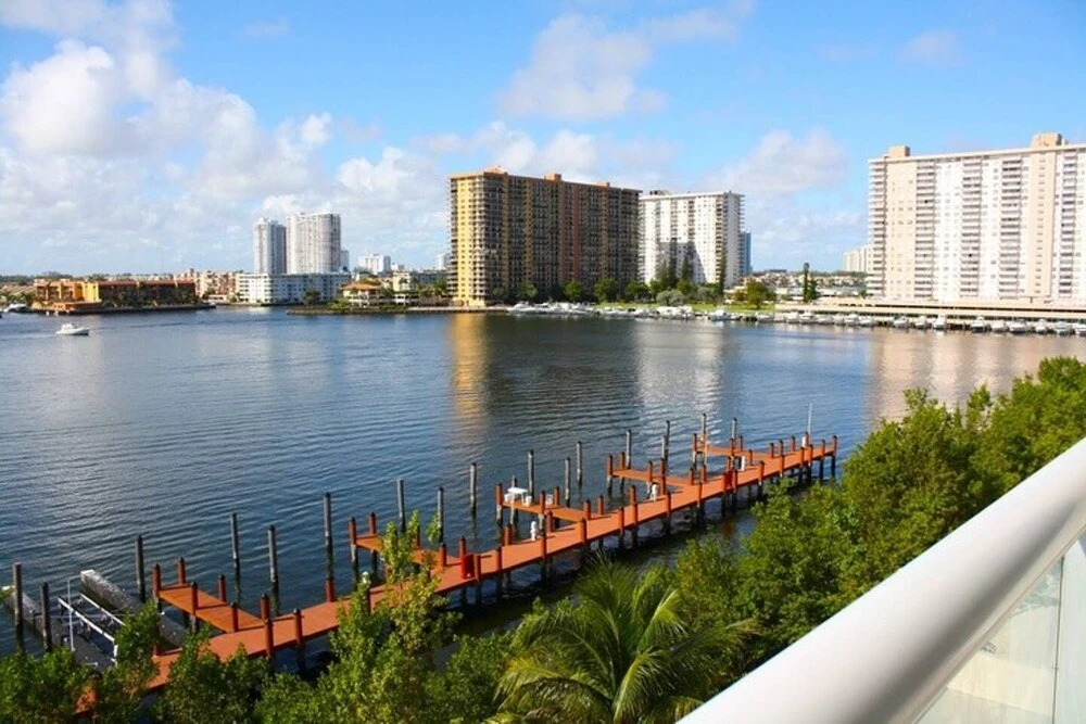 Le Golden Bay 1108 by Go Florida Condo, Sunny Isles