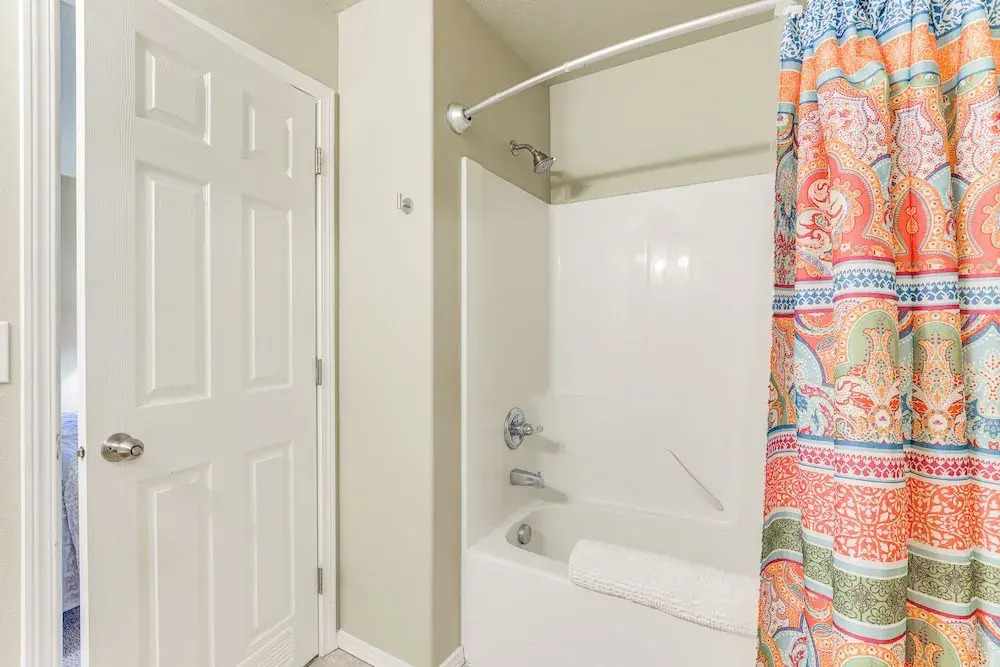 Walk to Mcmenamins Edgefield: Inviting Townhome!