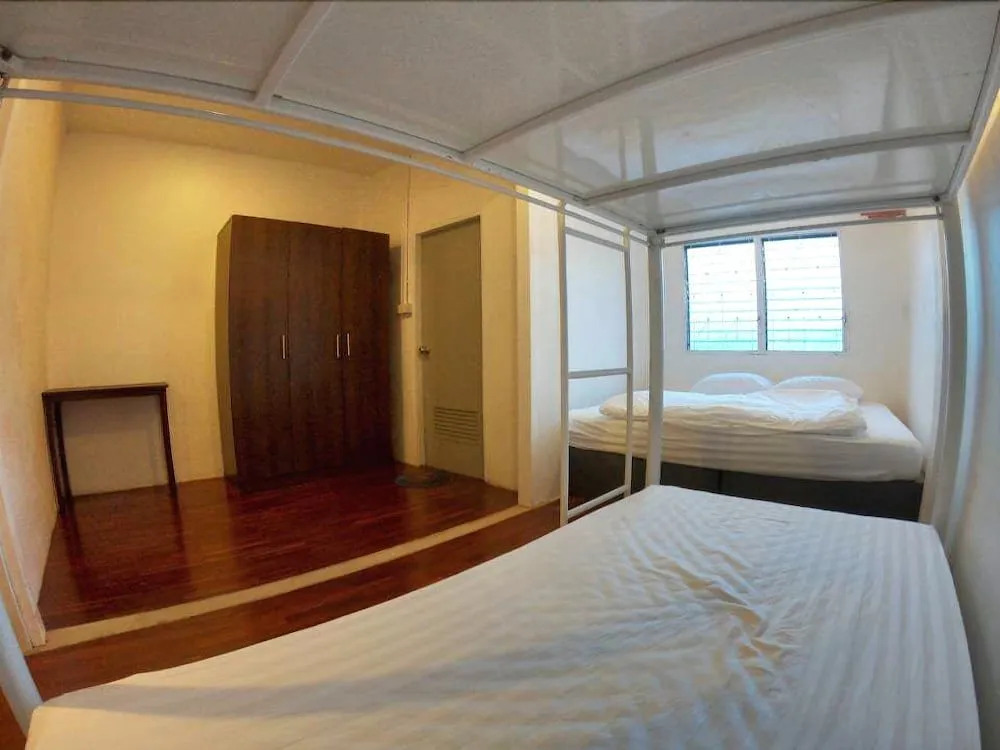 Zleepinezz Hostel