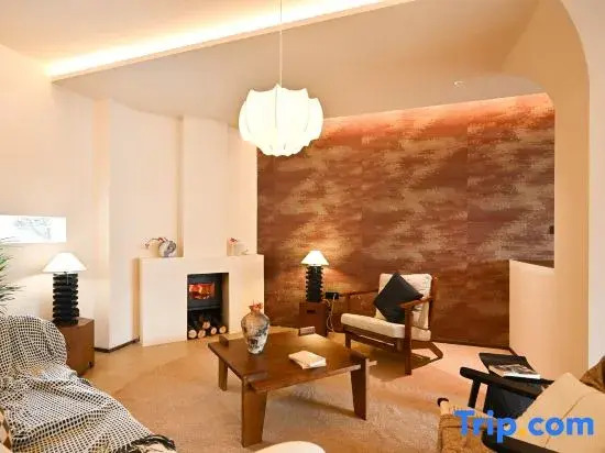 Shiwai Qilan Homestay (Kangding Love Song Square Liuliu City)
