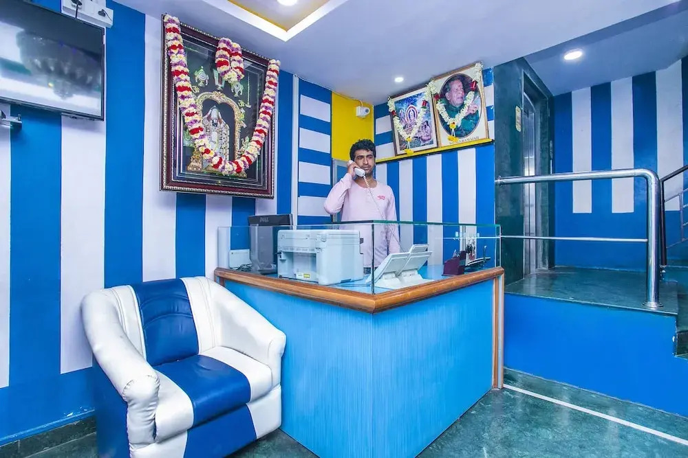 OYO 25036 Suraksha Residency
