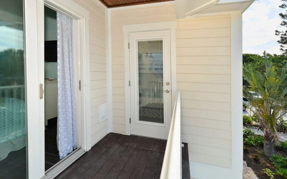 On Turtle Time - Beautifully Updated wHeated Pool Covered Porches Beach Gear Walk to Beach