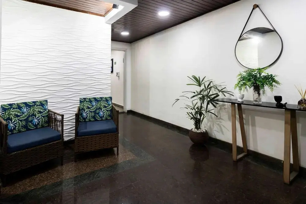Apto com Excelente Localiza o a 50m da Praia