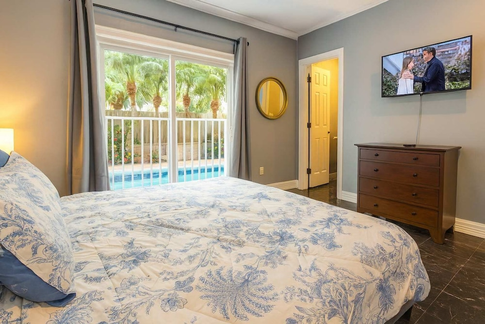 First Floor Pool Affordable Near Beach