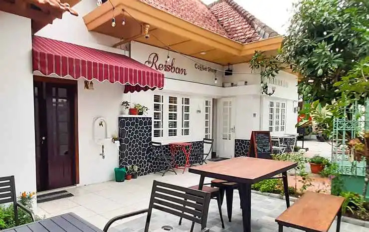 Reisban Coffee Shop and Hostel