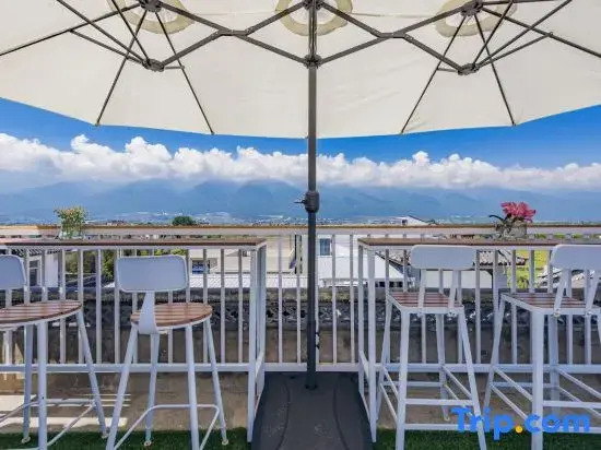 Lawn | Juean Caoping Dujia Garden Homestay (Erhai Longkan Wharf)
