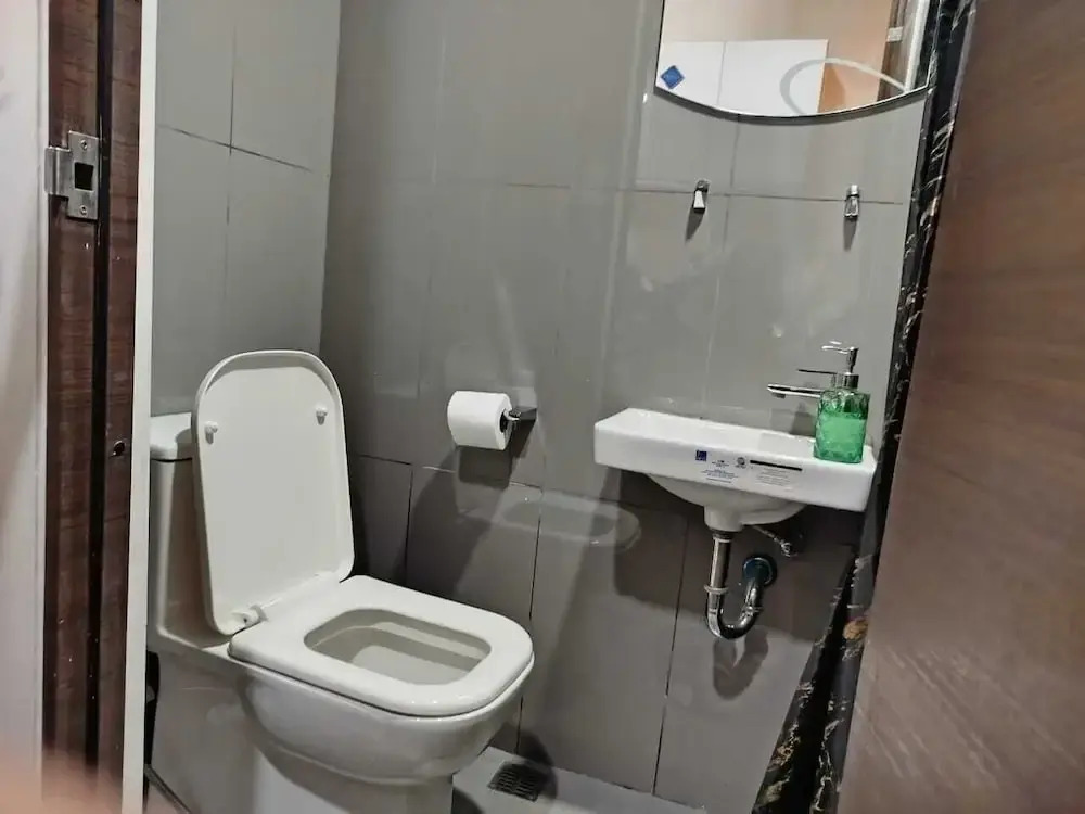 Air Residences-Modern studio w/ City skyline view