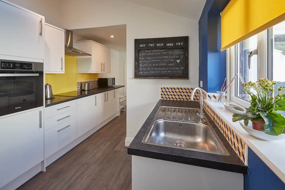 Host Stay Artist House