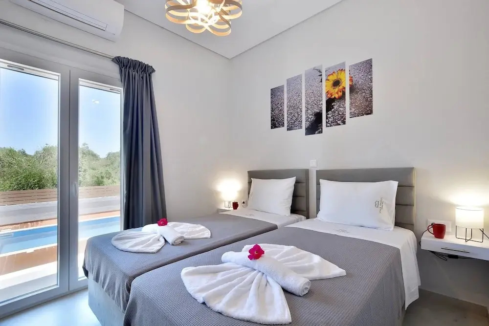 Villa Bratou Ignis Sleeps 6 with Parking