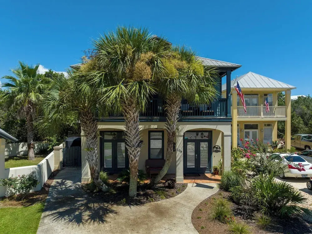 West PCB Upscale Home w/ Splash Pool, Close to Beach, 3BR+Bunkroom, Golf Cart