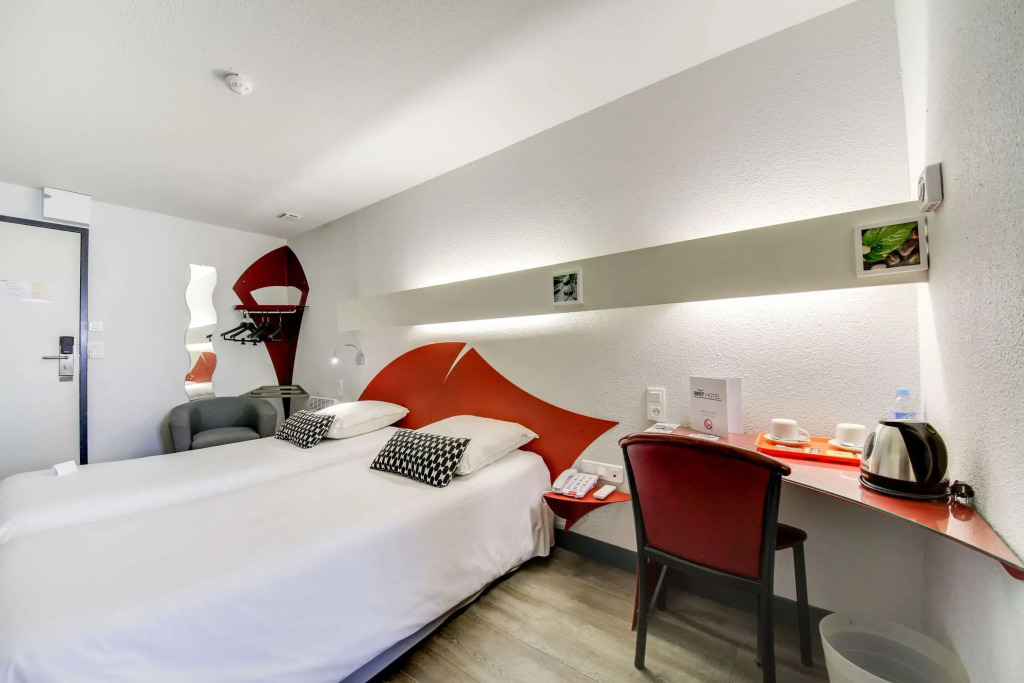 Brit Hotel Porte dEspagne