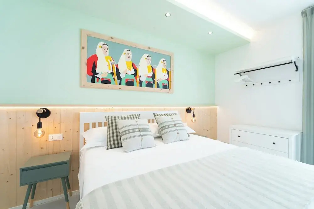 Velis - art & hospitality