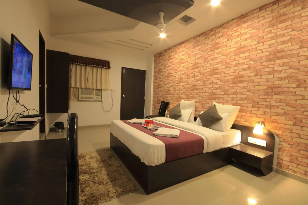 Hotel O Crystal