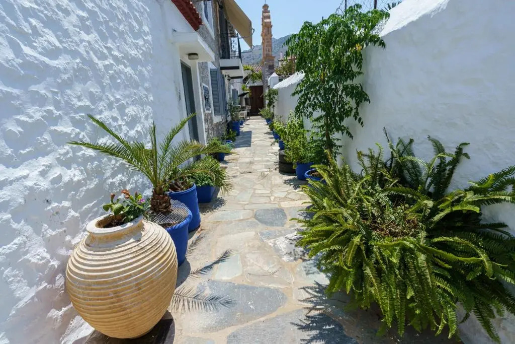 LIVIN HYDRA 1 -Luxury Apartments