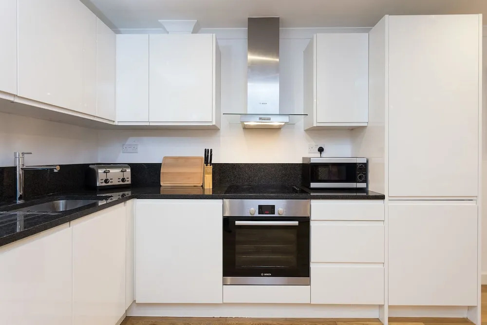 2 Bedroom Flat in Limehouse Sleeps 4 Guests