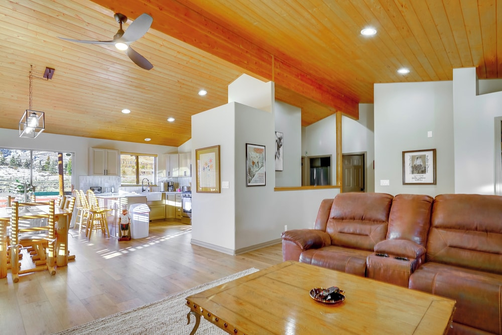 Walk to Cabriolet Lift! 3,600-sq-ft Family Home