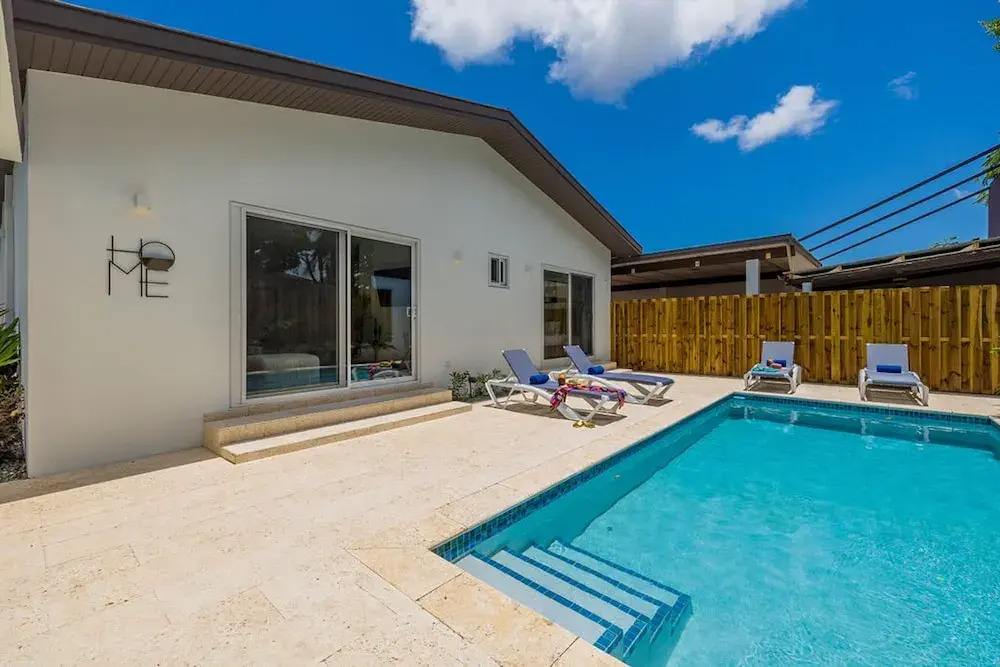 Brand NEW Private Pool King Beds Palmbeach