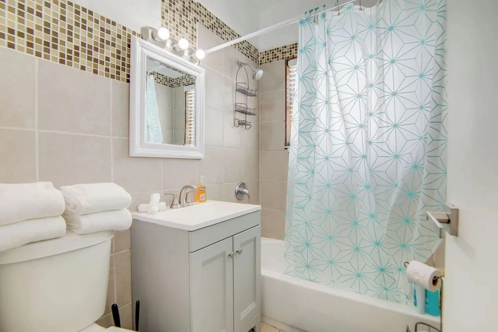 South Beach 2BR Condo Walk to Beach