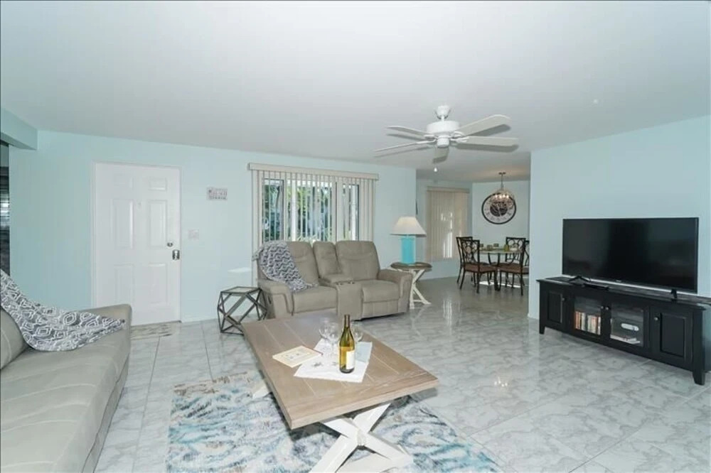 Beach N Lake - 3 Br Home
