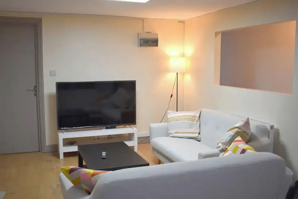Pleasant Apartment in near Birmingham City Center