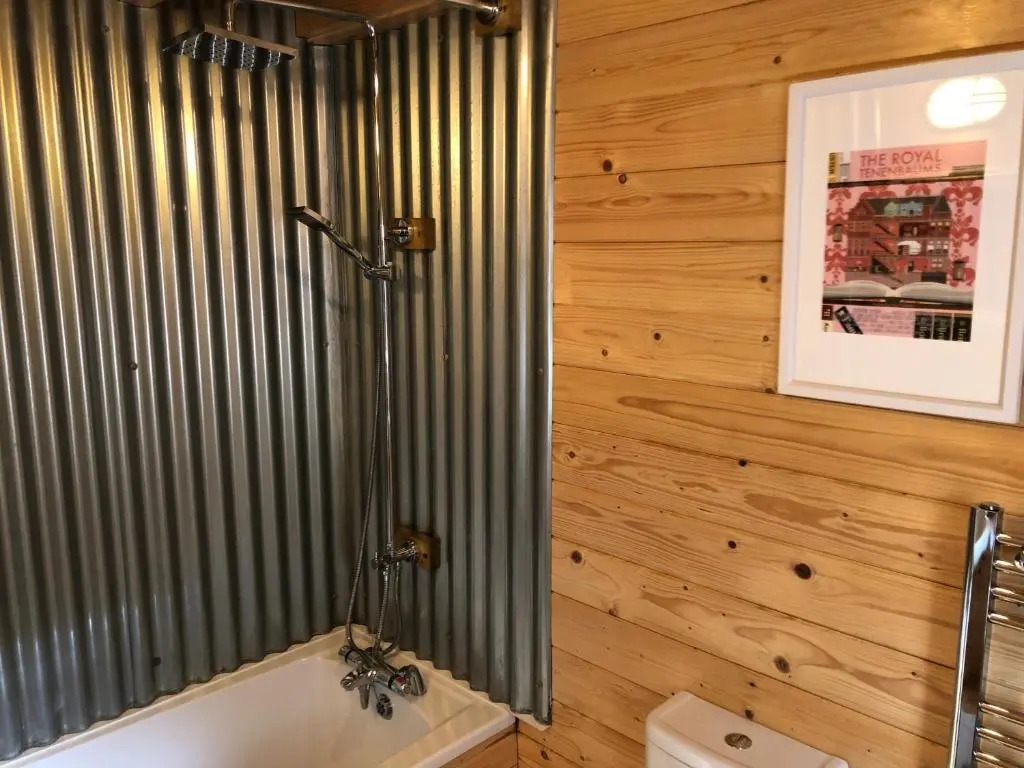 The Chalet @ Giltar Grove Country House