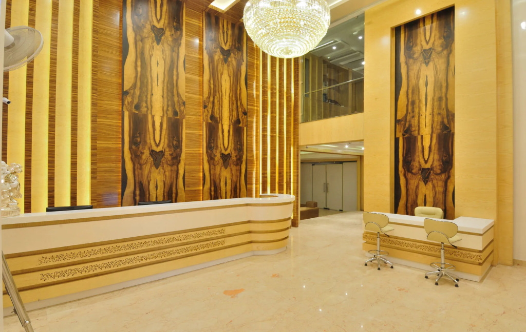 Aman Continental With Restaurant - 5Mins from Connaught Place ,Railway Station & Metro