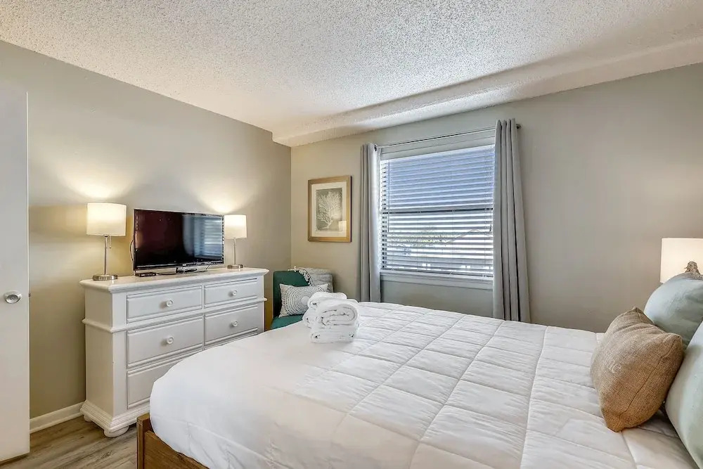 Venus 206 is a 1 BR on Okaloosa Island steps from the pool and easy beach access by RedAwning