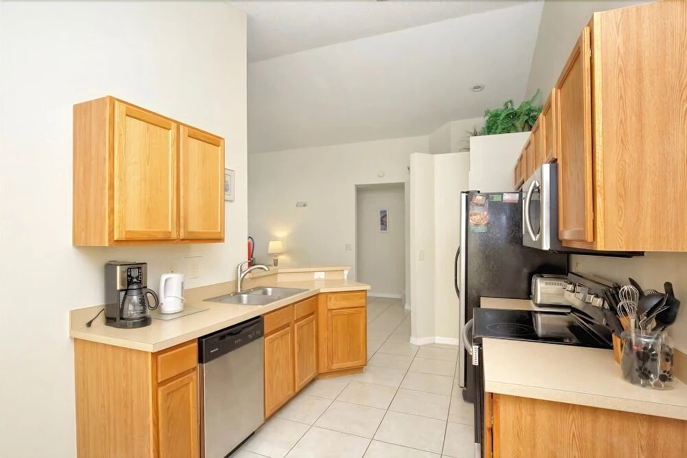 Cozy and Charming Gated Family Style Home w Pool