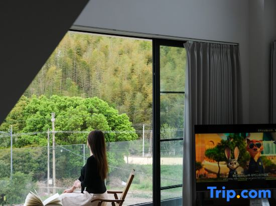 Yu'an Mountain Slow Life Pool and River Rafting Resort
