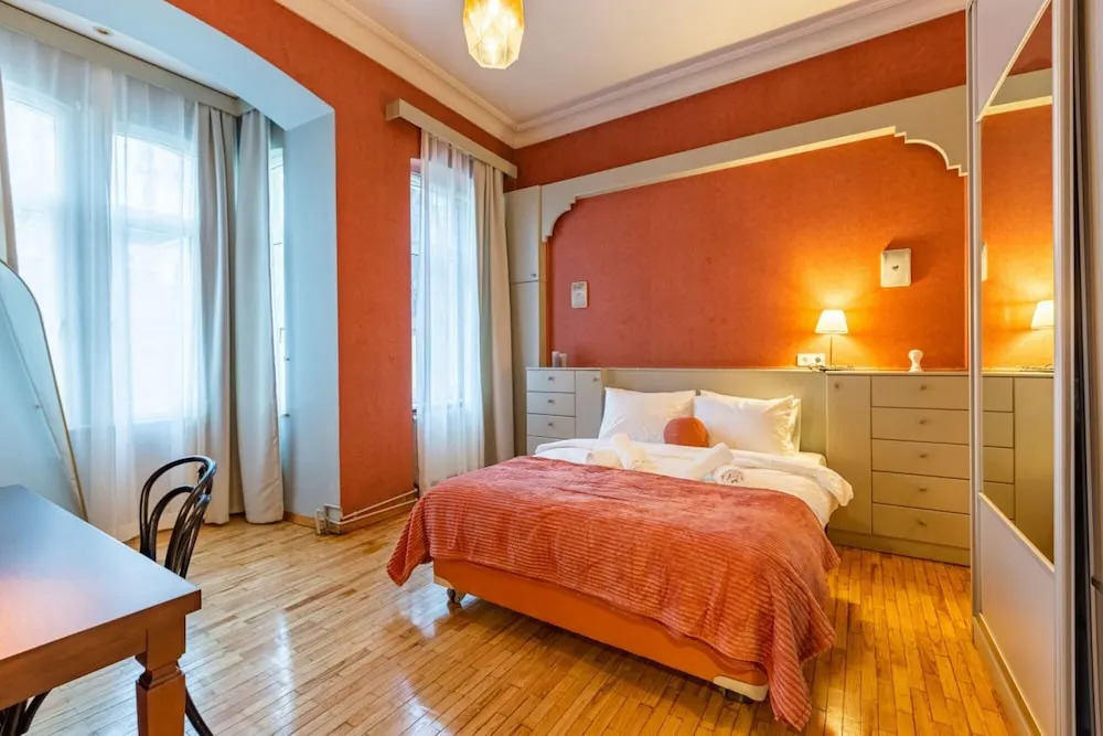 Flat With Balcony and Bosphorus View in Beyoglu