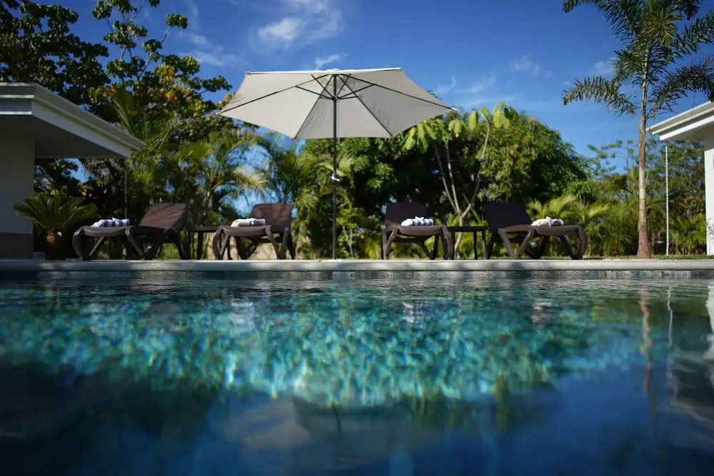 New Oasis in Gated Community With Pool Breakfast