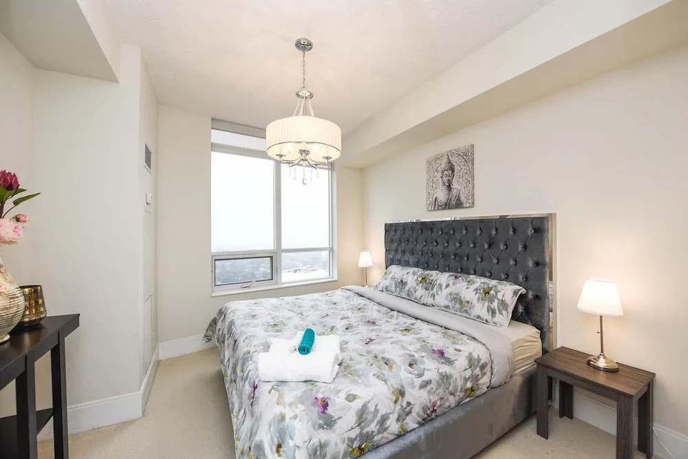 Sarkar Suites - 310 Burnhamthorpe Road