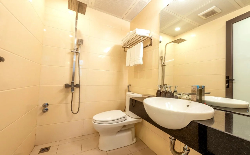 Westlake Tay Ho Hotel 696 Lạc Long Quân