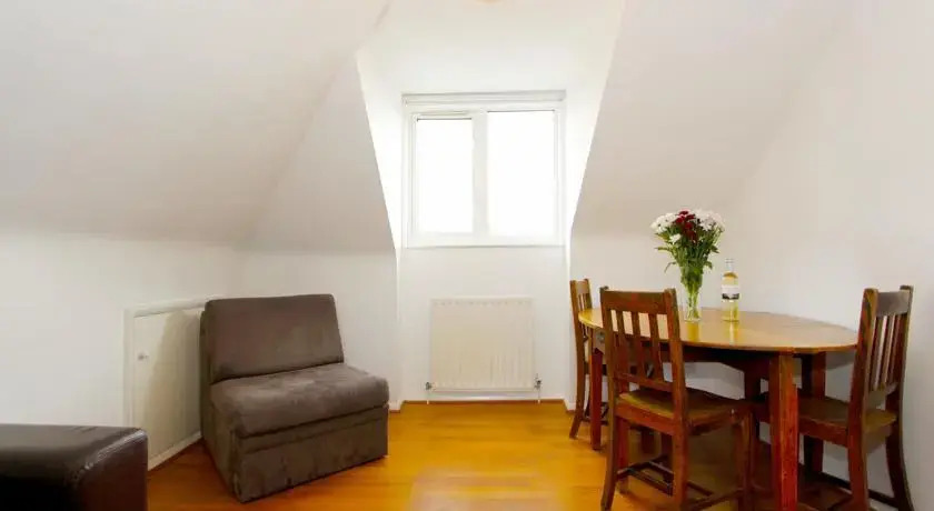 Wimbledon Sports Apartment