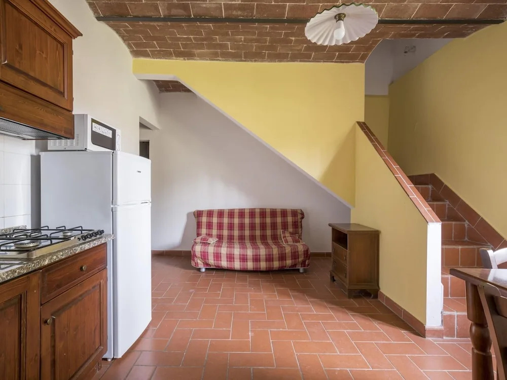 Quaint Farmhouse in Montespertoli With Swimming Pool