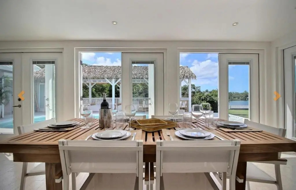 3 bedrooms villa at Les Terres Basses 200 m away from the beach with lake view private pool and enclosed garden