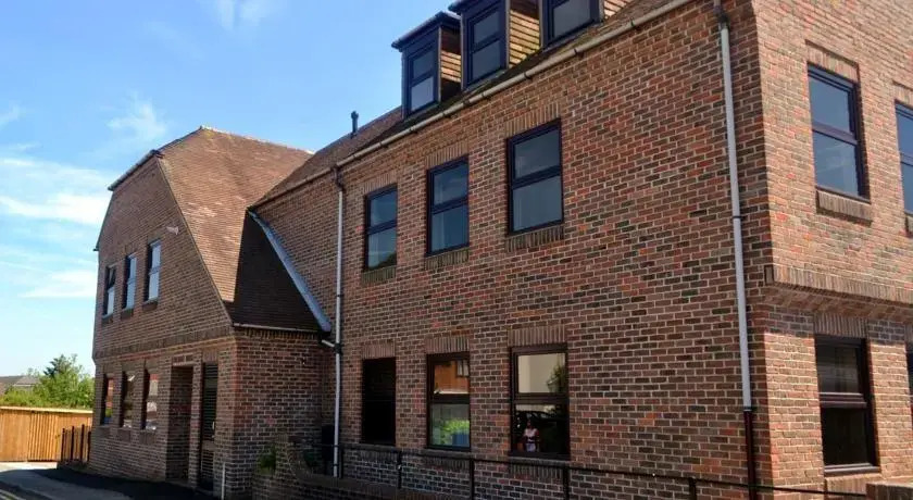 Pravonix House