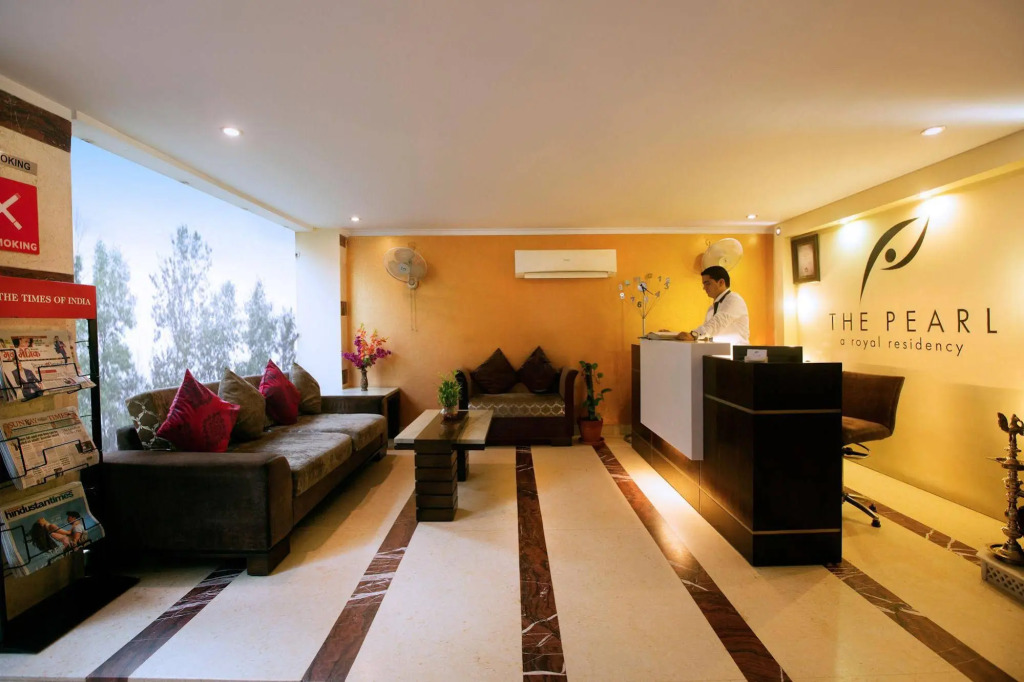Hotel The Pearl Near BLK Hospital