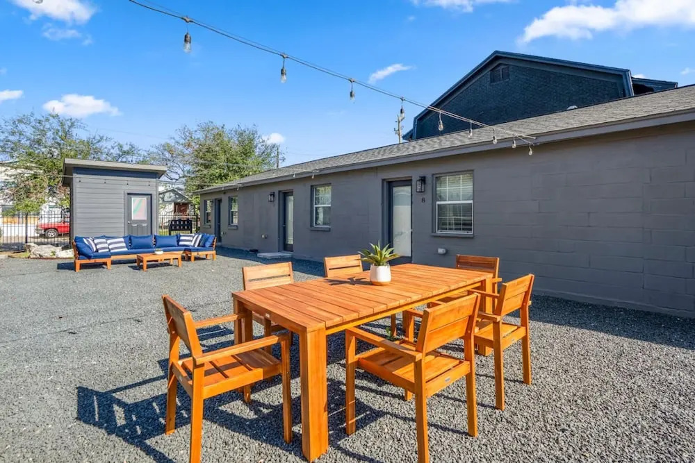 Urban Gated Studio Near Downtown Houston and NRG