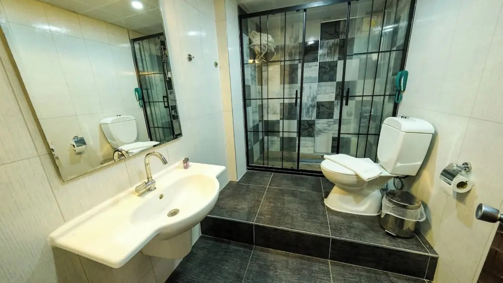 Club Rose Bay Hotel