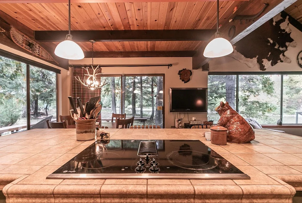Papa Bear's River Cabin