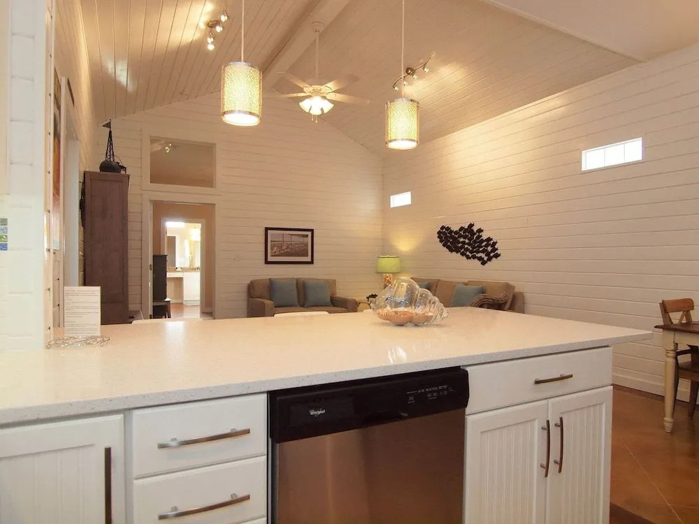 The Sea Monkee Pb216 3 Bedrooms 2 Bathrooms Condo